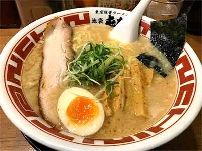 屯ちん池袋本店のラーメン画像